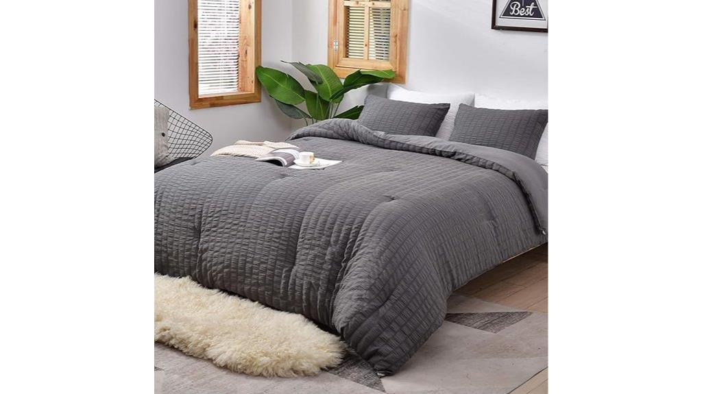 comforter set with seersucker design